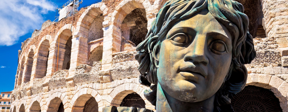 IT Verona GI686522038 Statue Amphitheater 2 Opernreise Verona, Statue Amphitheater